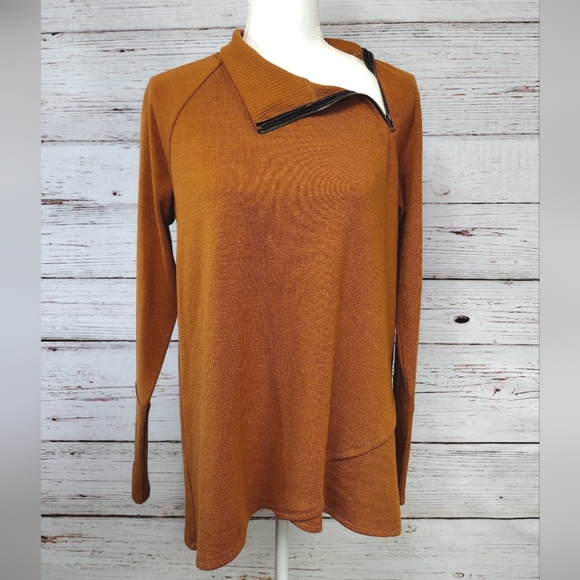 Doe & Rae Mock Neck Sweatshirt - Picture 10 of 10